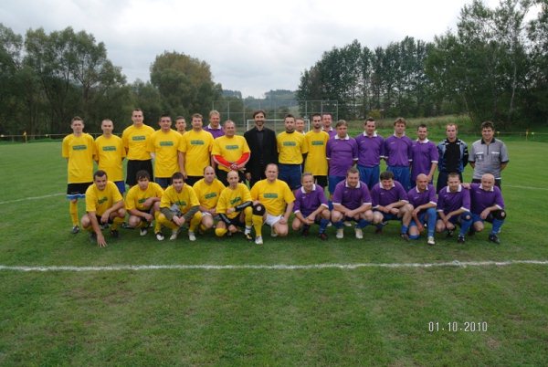 Priateľský futbalový zápas  v Trnovom (1.10.10)